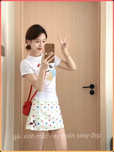 Ảnh mô tả gai xinh trung quoc vay ngan tre.