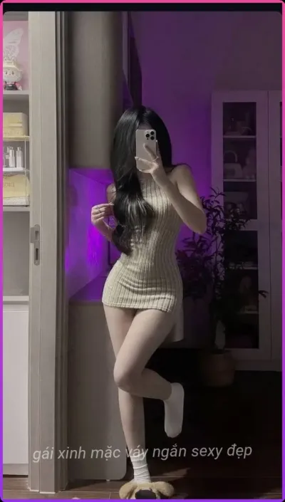 Ảnh mô tả gai xinh tiktok mac vay ngan nhay lac hong cuon hut.