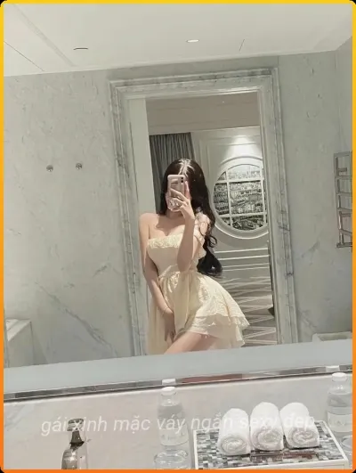 Nội dung trực quan về anh gai xinh mac vay ngan phong cach hien dai.