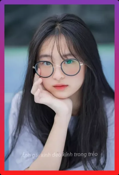 Ảnh minh họa cho hot girl deo kinh chup anh ngoai troi.