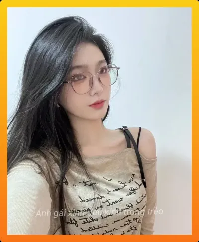 Hình ảnh giúp người xem hiểu rõ hơn về hot girl deo kinh toc dai thuot tha e1773375567309.