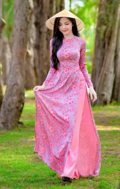 Anh-gai-xinh-mac-ao-dai-che-mat-tinh-te