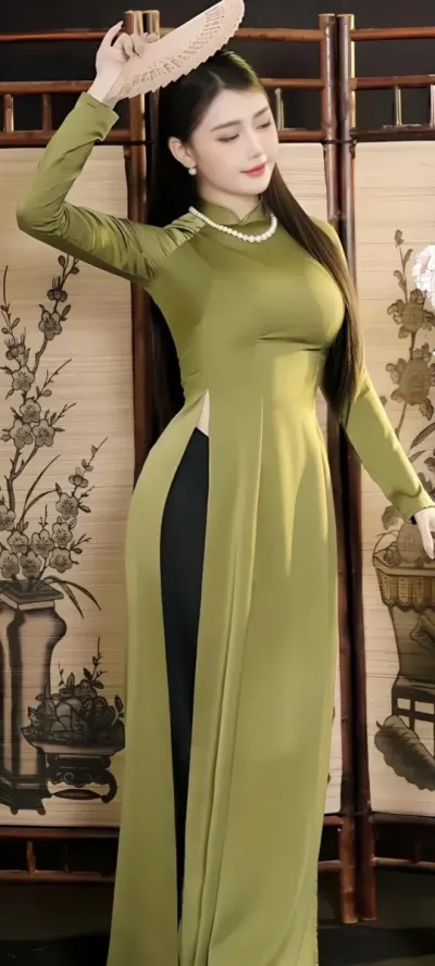 Gai-xinh-mac-ao-dai-che-mat-nghe-thuat