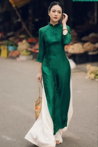 Gai-xinh-mac-ao-dai-phong-cach-A-Dong