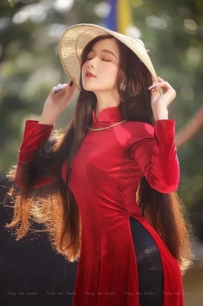 Hinh-anh-gai-xinh-ao-dai-phong-cach-Viet