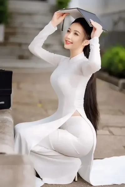 Hinh-gai-xinh-ao-dai-phong-cach-nhe-nhang