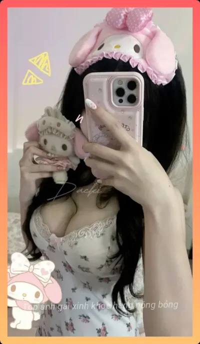Nội dung trực quan về gai xinh khoe hang trong trang phuc the thao sexy.