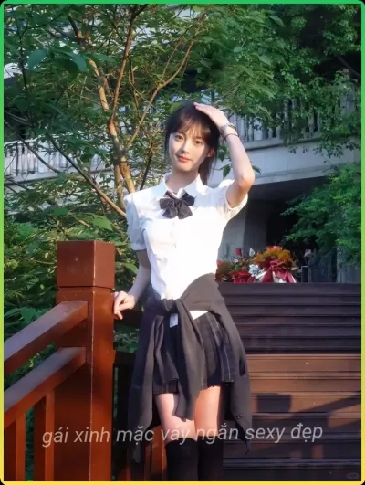 Hình ảnh về gai xinh vay ngan den noi bat.