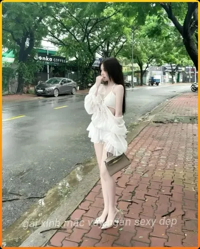 Ảnh mô tả phong cach sexy vua du khong pho truong.