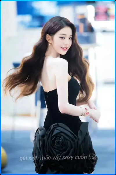 Gai-xinh-mac-vay-den-ngan-dang-yeu