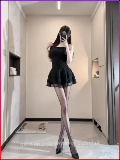 Gai-xinh-mac-vay-ngan-den-sexy
