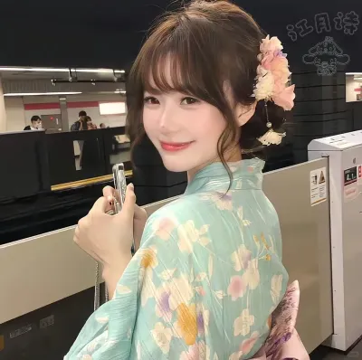 Anh-con-gai-xinh-Nhat-Ban-cuon-mat