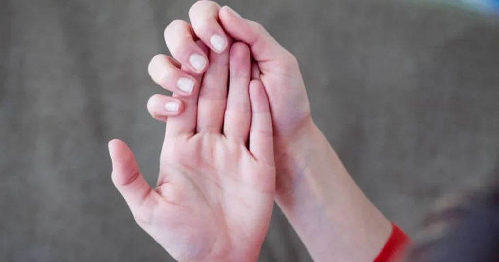 Theo quan niệm dân gian, con gái tay lạnh thì như thế nào