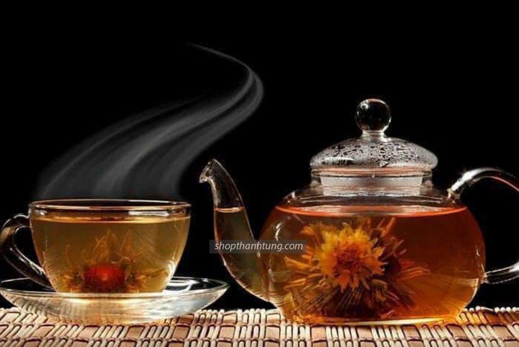 Uống đủ nước và trà thảo mộc