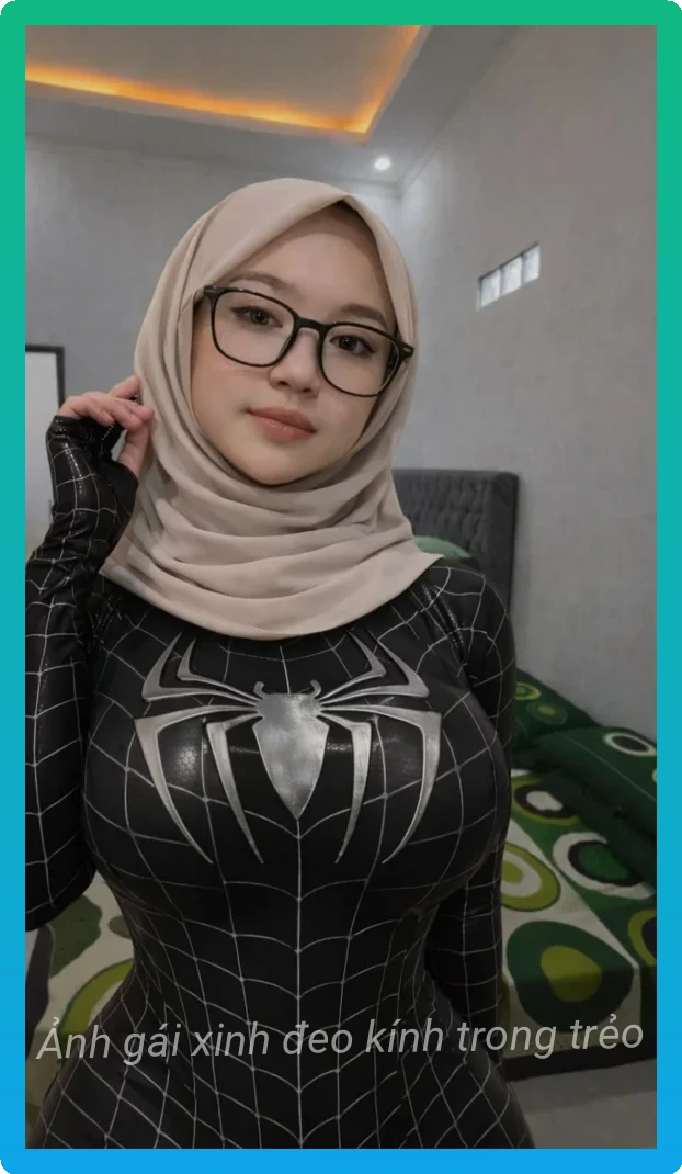 Anh chan dung gai xinh deo kinh cuc cuon hut