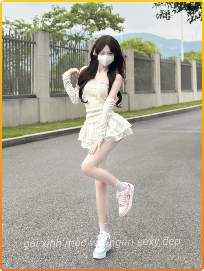 Anh gai xinh tiktok vay ngan