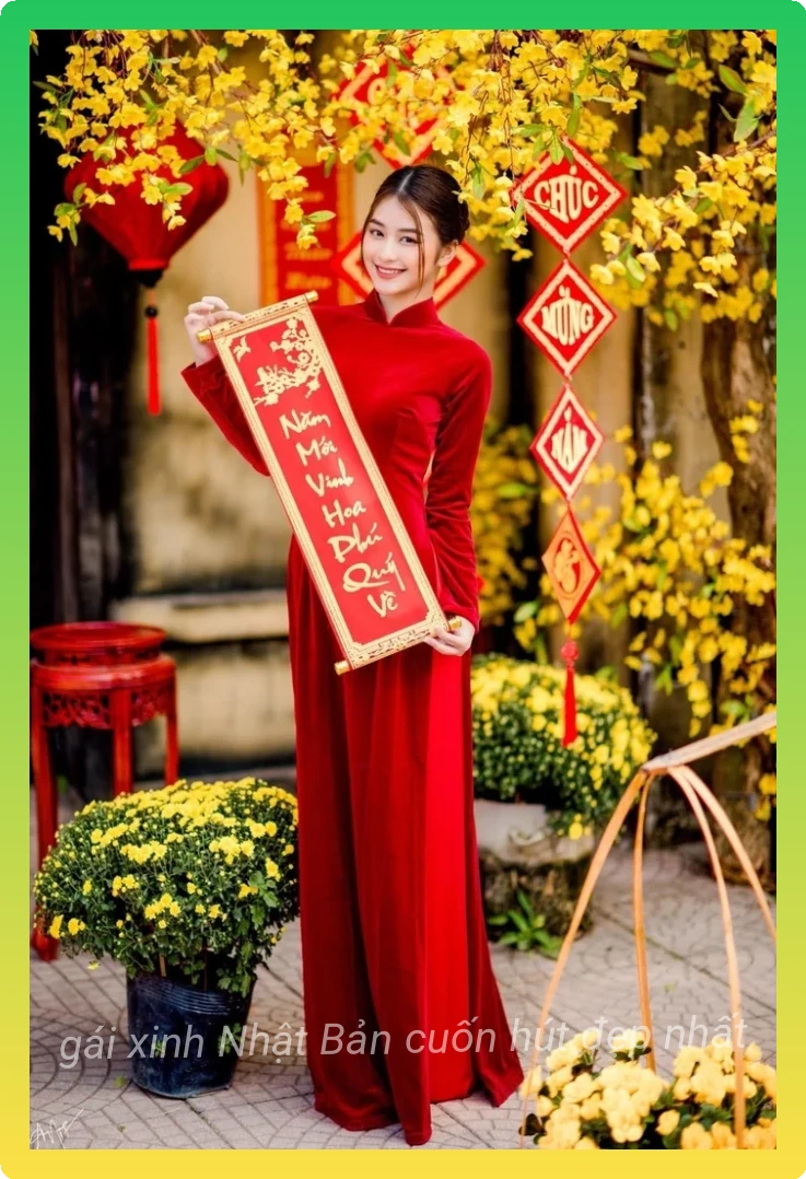 Anh gai xinh mac ao dai tet truyen thong