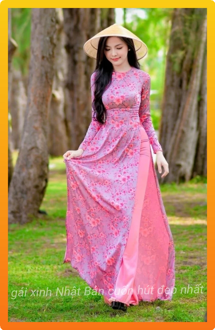 Anh gai xinh mac ao dai che mat tinh te