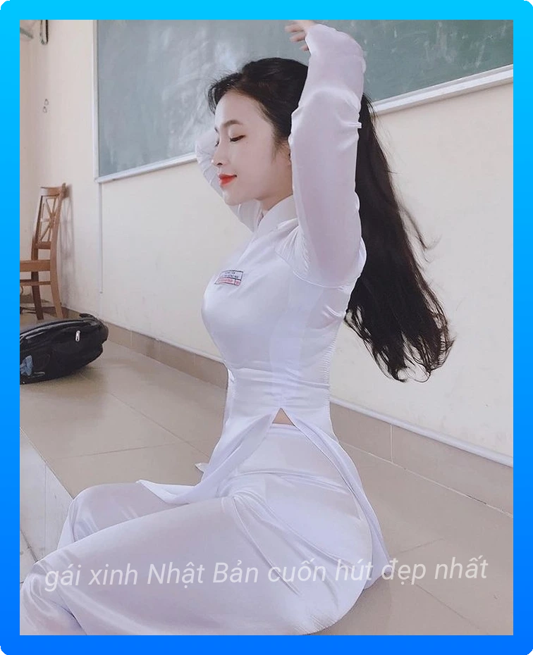 Anh gai xinh mac ao dai trang nhe nhang