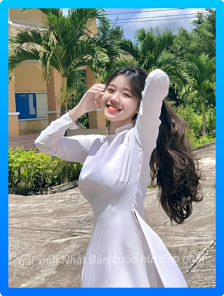 Anh gai xinh mac ao dai trang tinh khoi