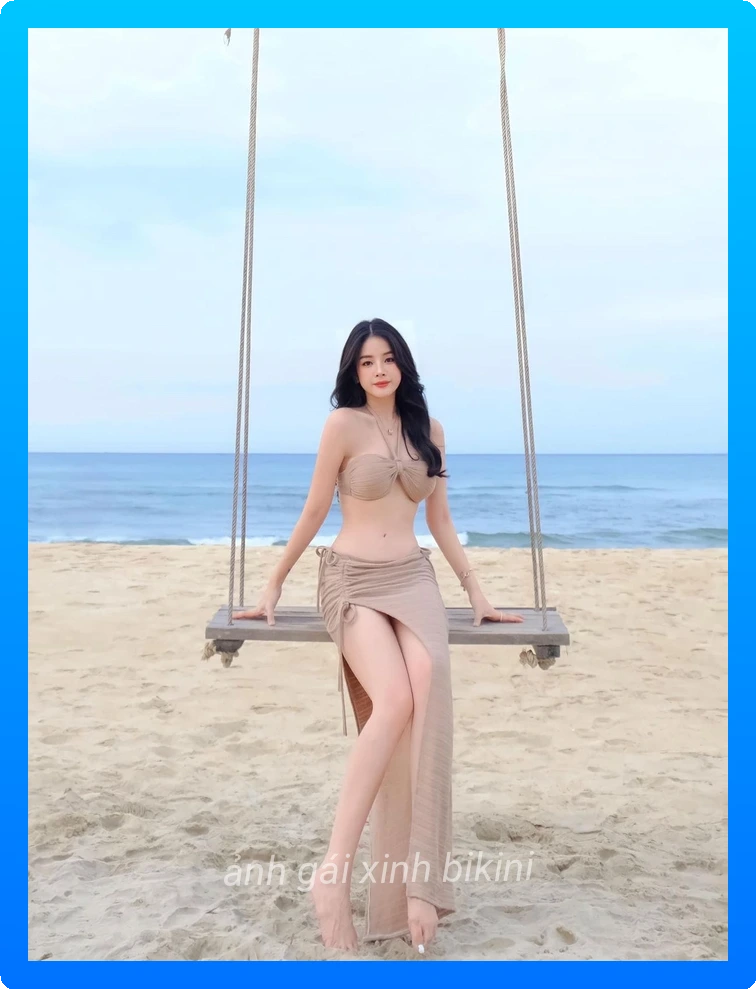 Anh gai xinh mac bikini sieu nho day me hoac