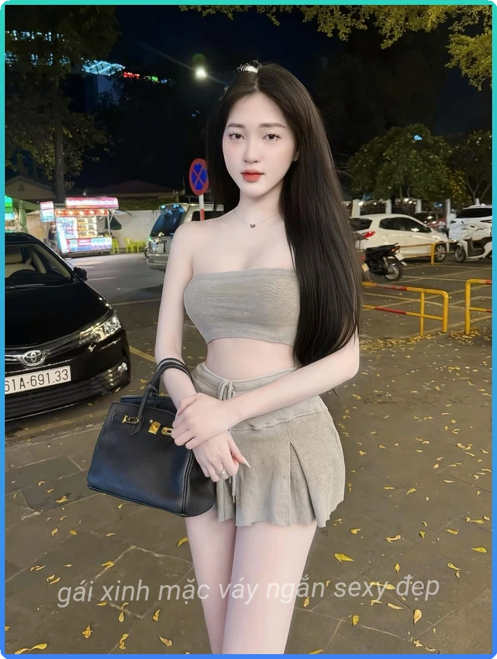 Anh gai xinh mac vay ngan phoi do tinh te