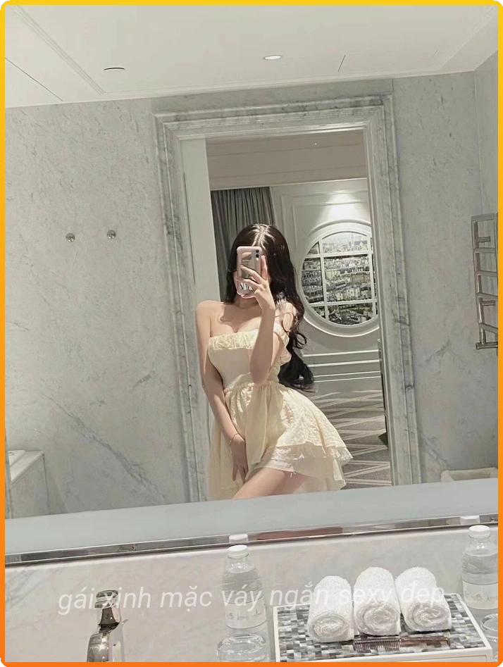 Anh gai xinh mac vay ngan phong cach hien dai