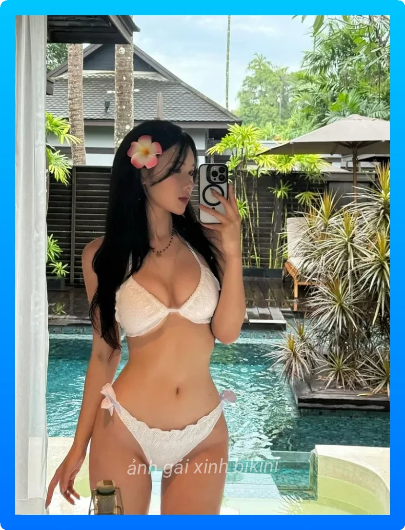 Co gai bikini thoi trang bien hien dai