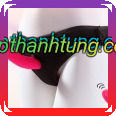 Dương vật giả dây đeo Fall In Love là dòng sextoy dạng đai đeo, được cố định quanh eo hoặc hông, đi kèm phần dương vật silicon mô phỏng chân thật. Điểm nổi bật của sản phẩm nằm ở thiết kế ôm chắc cơ thể, tích hợp chế độ rung và remote điều khiển từ xa.
