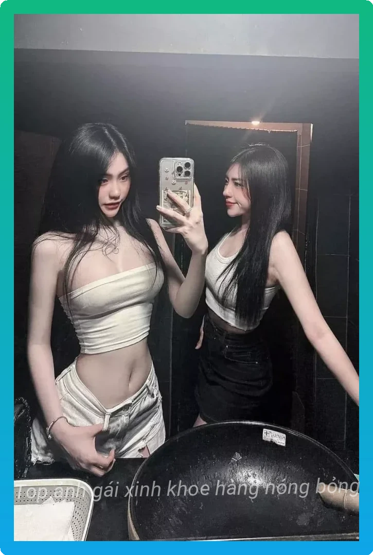 Gai xinh khoe hang trong trang phuc om sat quyen ru