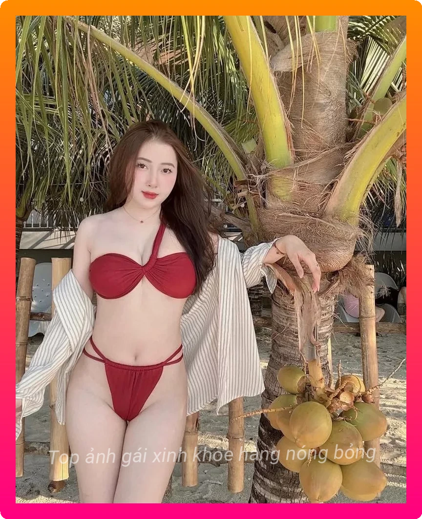 Gai xinh khoe hang voi nu cuoi toa nang cuon hut