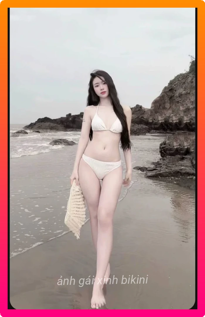 Gai dep mac bikini sieu nho voi nu cuoi tu tin