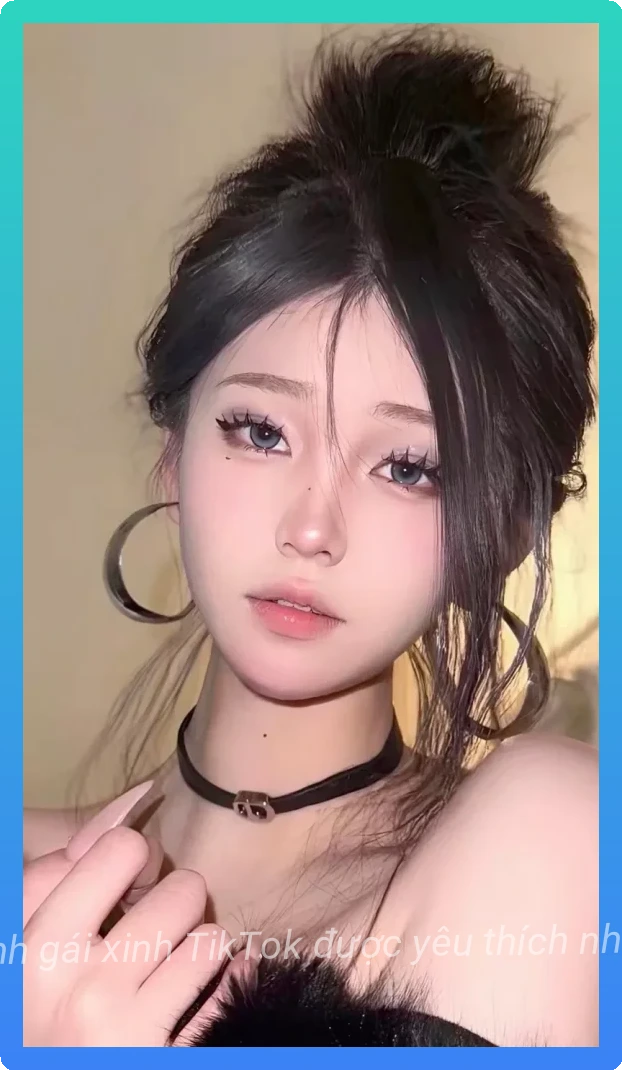 Gai xinh tiktok tao dang dang yeu truoc ong kinh