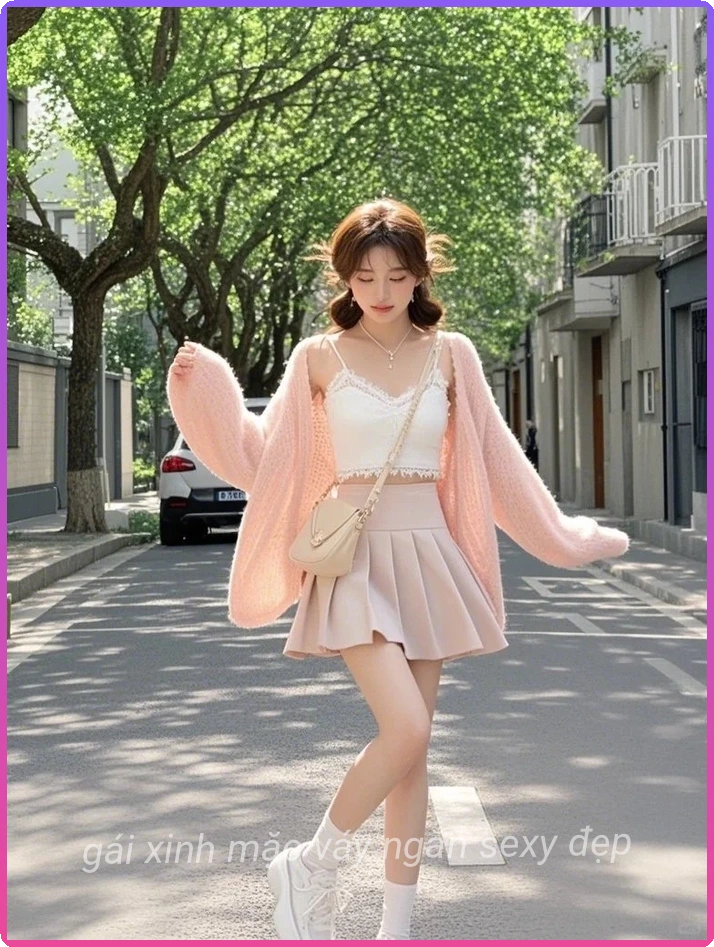 Gai xinh tiktok vay ngan nhay