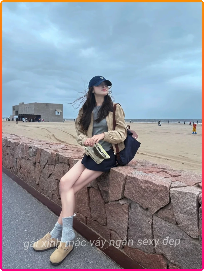Gai xinh da trang vay ngan tinh te
