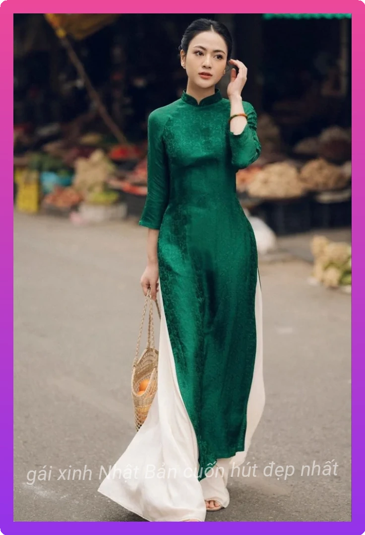 Gai xinh mac ao dai phong cach a dong