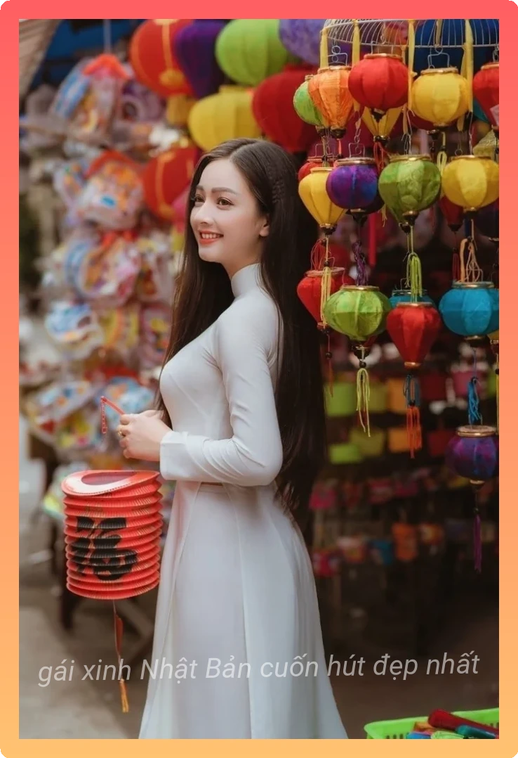 Gai xinh mac ao dai sieu mong trang nha