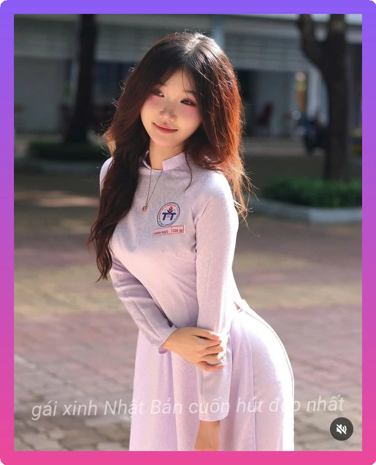Gai xinh mac ao dai trang hoc sinh thanh lich