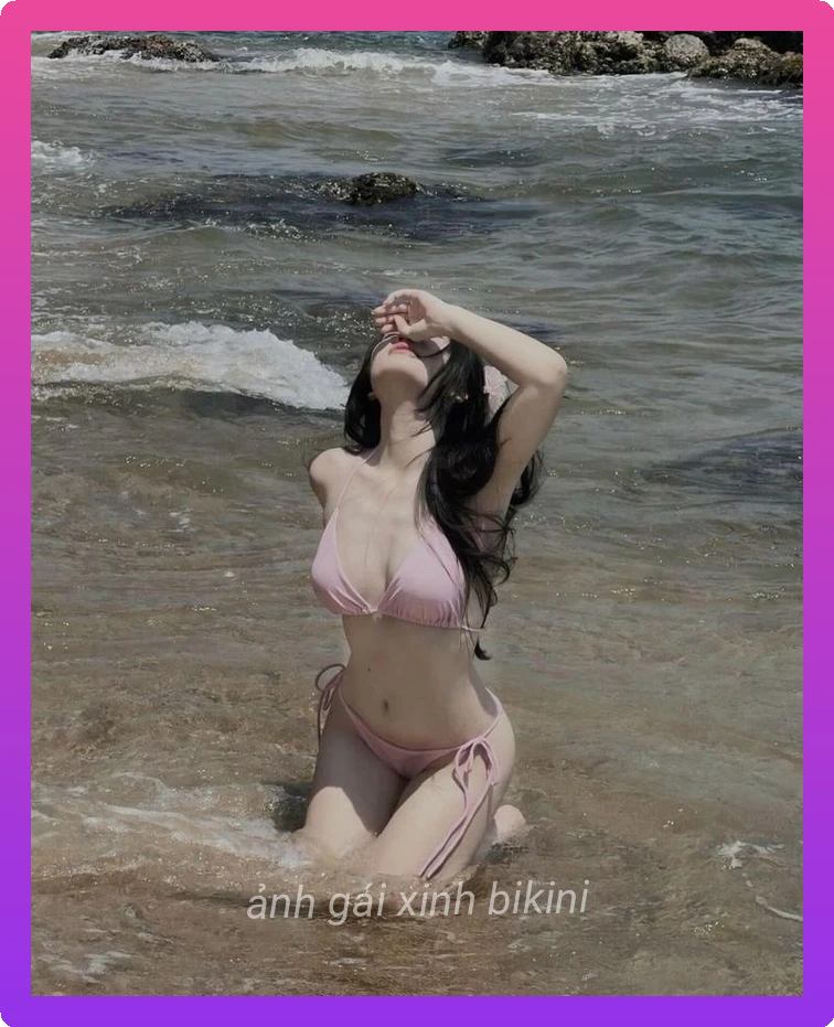 Gai xinh mac bikini nho cung nhu khong day cuon hut