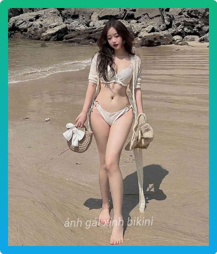 Gai xinh mac do lot mau trang tinh khoi