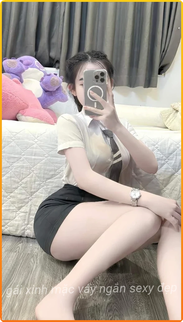 Gai xinh mac vay ngan chan dai cuon hut