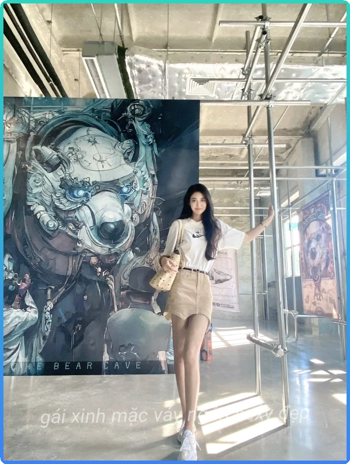 Gai xinh vay ngan chan dai