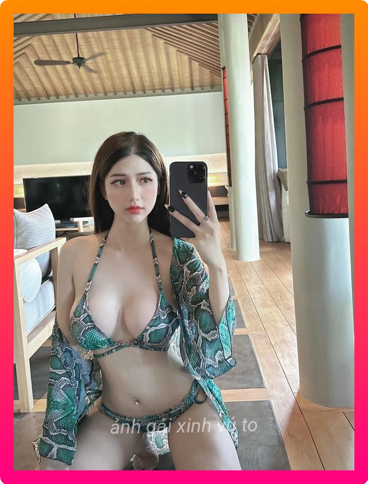 Gai xinh vu cuc to nong bong mat