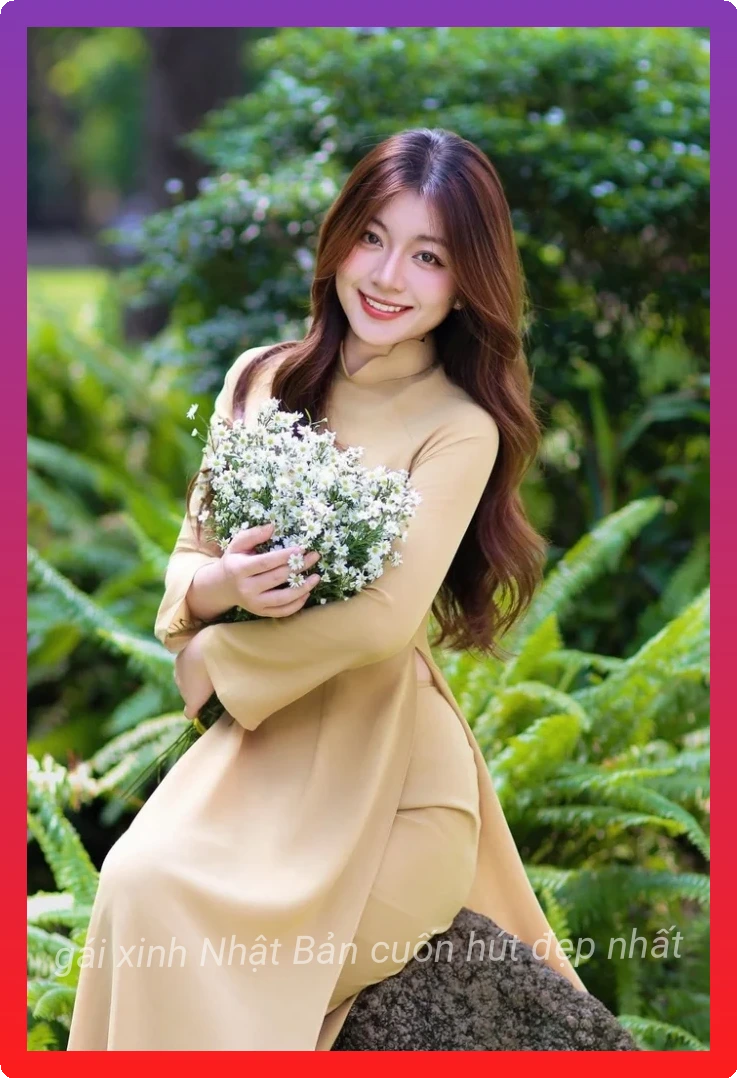 Hinh co gai mac ao dai diu dang