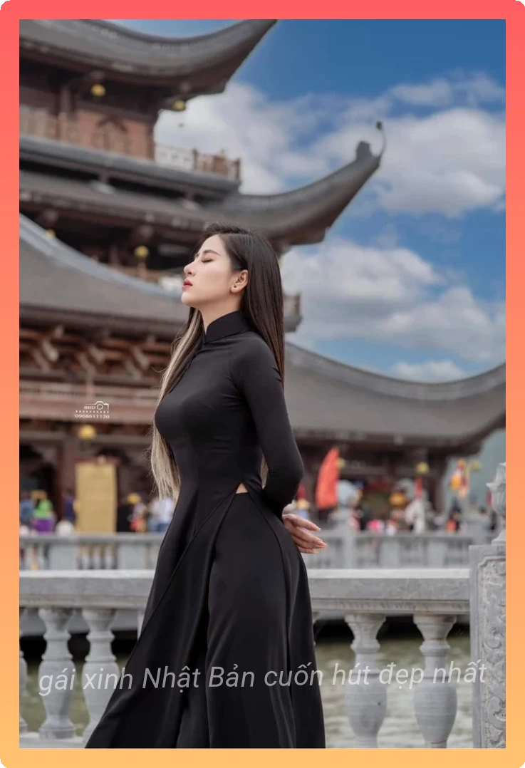 Hinh co gai mac ao dai phong cach co dien