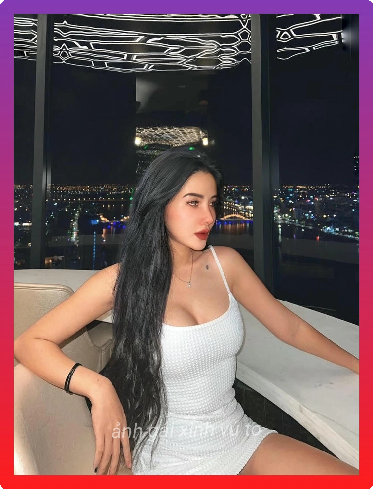 Hinh gai xinh vu bu khoe dang sexy