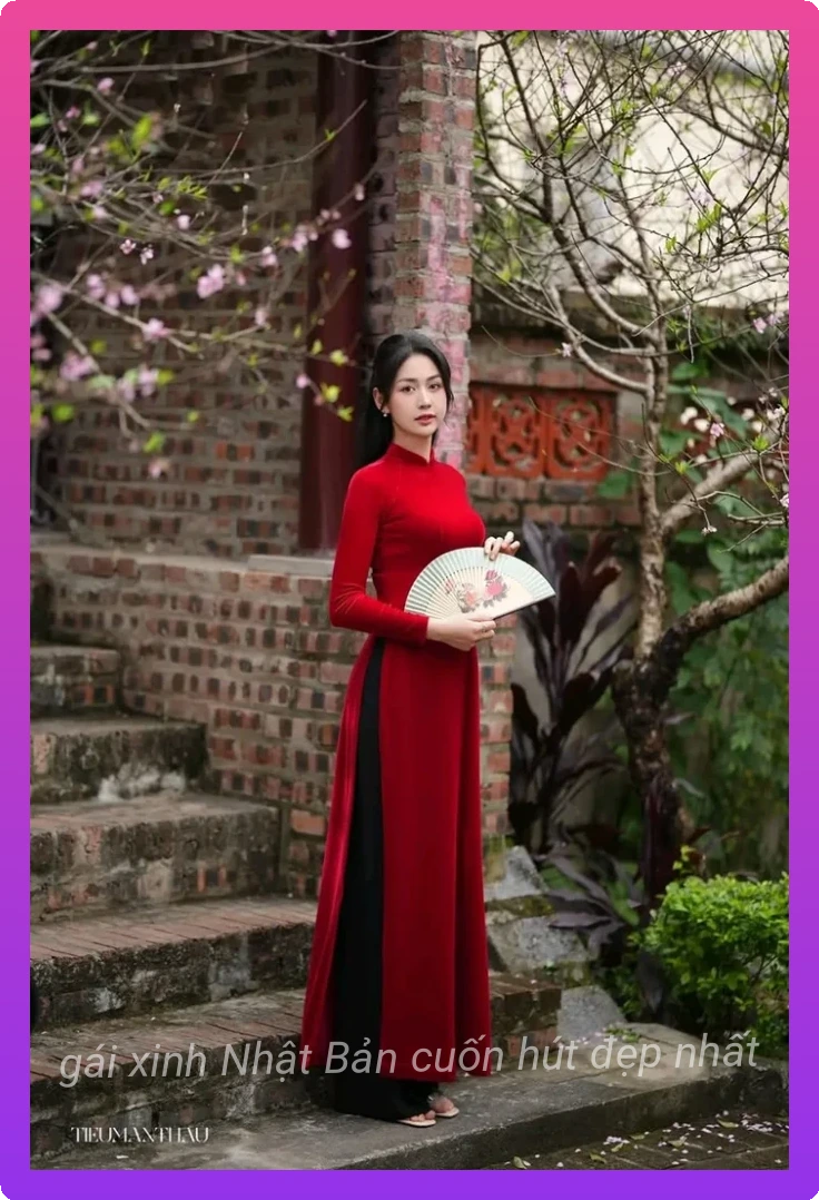Hinh nen gai xinh ao dai phong cach truyen thong