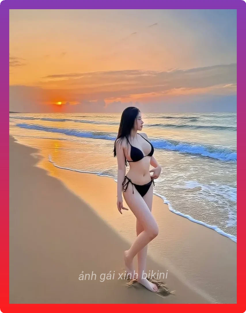 Hot girl bikini dang dep ben bo bien xanh