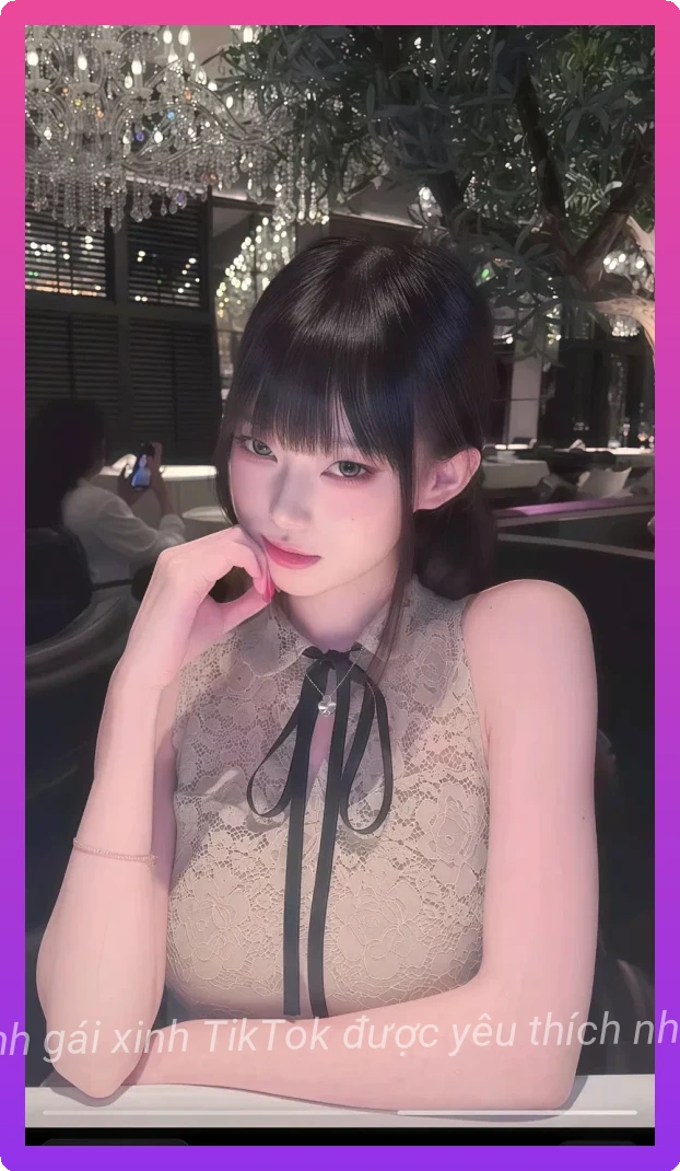 Hot girl tiktok xinh dep noi bat giua dam dong