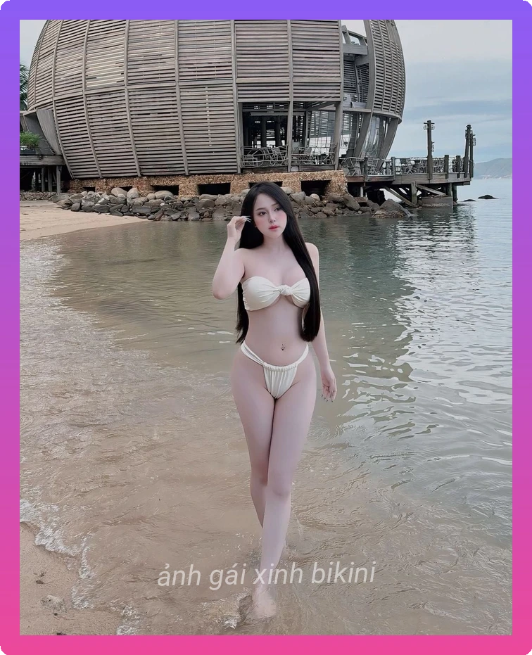 Hot girl mac bikini sieu nho voi phong cach sexy